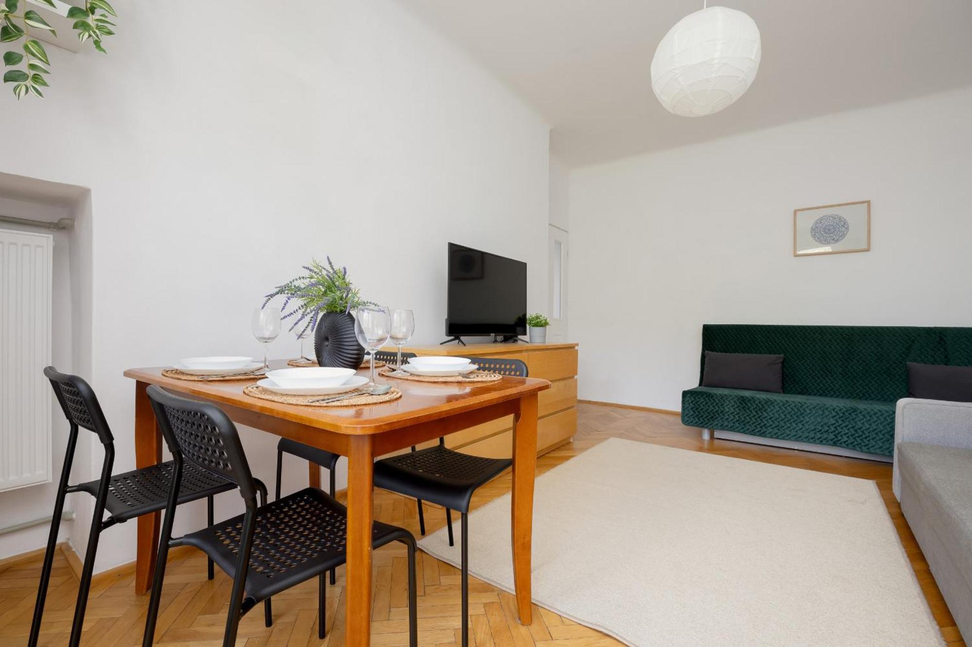 Charming Family With Balcony In Praga Polnoc District By Renters Apartament Warszawa